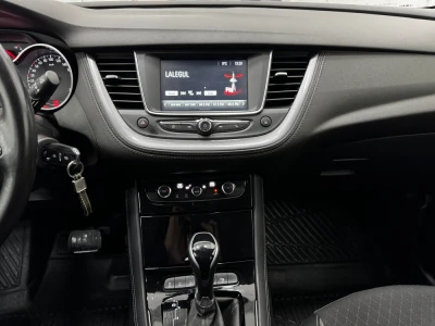 2021 Opel Grandland X 18